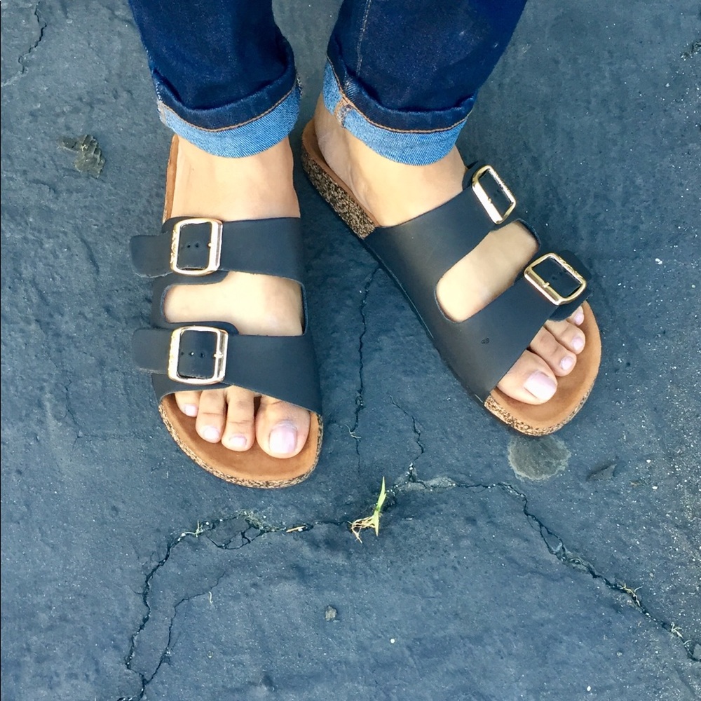 Double  strap buckle sandal in black - Picture 2 of 6